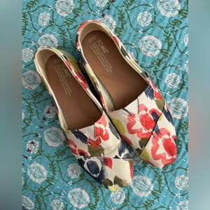 TOMS Women's Canvas Flats - Red, Blue, Green Floral